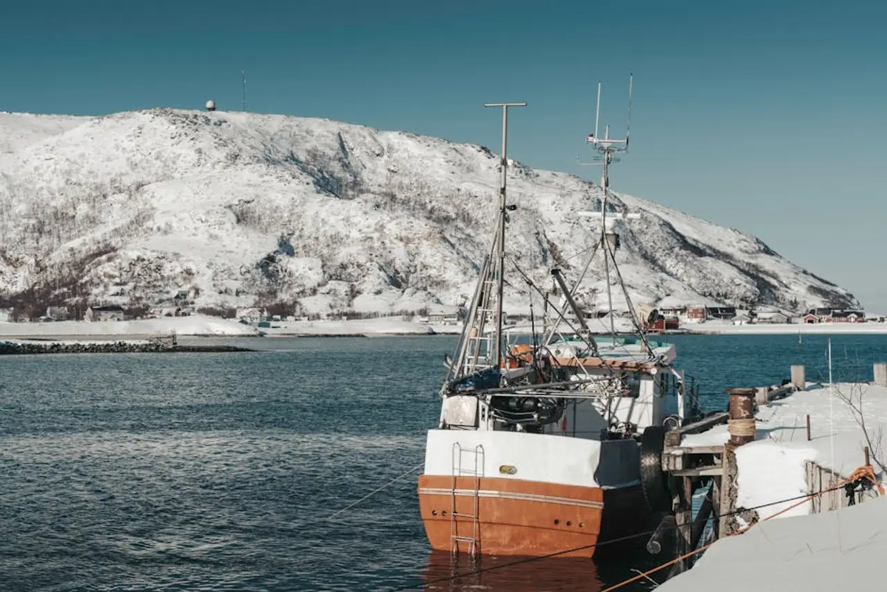 Barn i vinterdress på salg i butikk