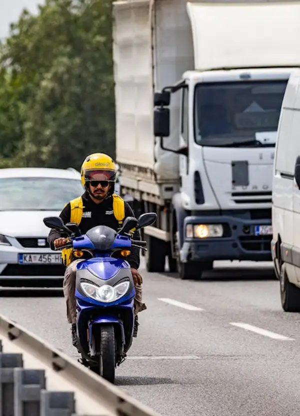 Travle motorveier med lastebiler