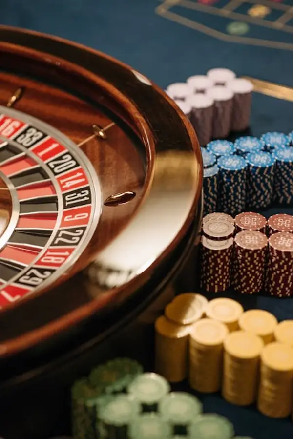 Casino gaming table