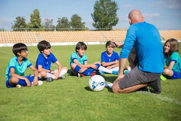 Hvordan Barn Lærer Gjennom Fotball i Norge
