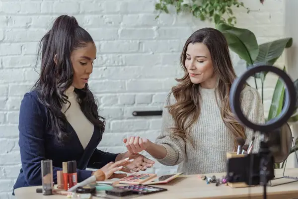 kreativt samarbeid mellom influensere