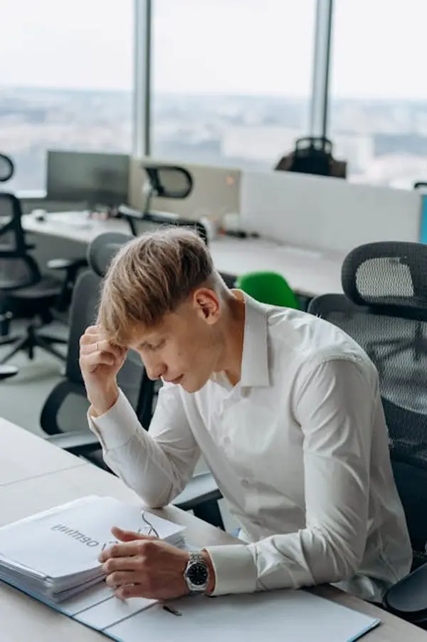 Bilde av en person som deltar på et stress kurs