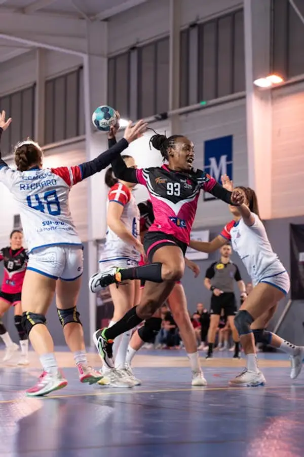 EHF Håndball Kvinner: Historie og Prestasjoner
