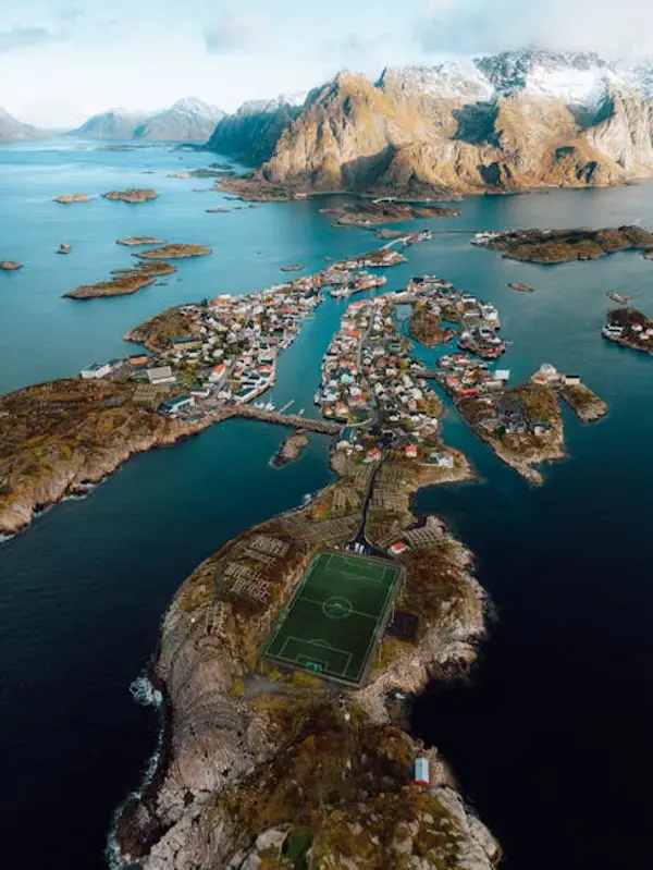 Bilde av norske fotballspillere i aksjon