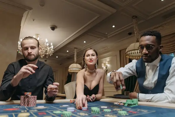 En spennende esports konkurranse med spillere og tilskuere