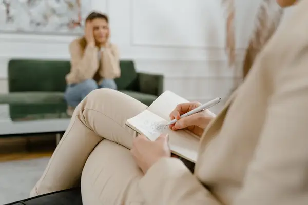 Utforskning av Psykologiske Retninger: Strukturalisme til Freudiansk Psykologi