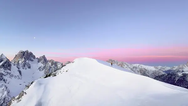 solnedgang over fjell