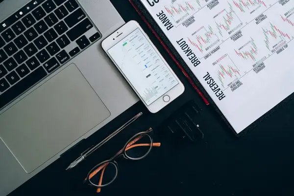 Illustrasjon av investering i aksjer og fond