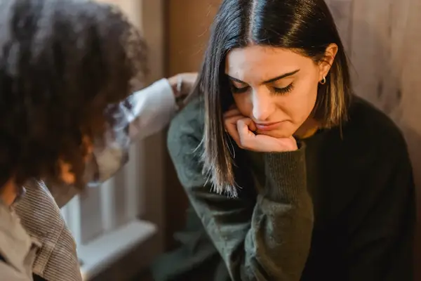 En person som reflekterer over angst