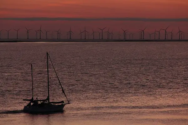 Vindmøller ved solnedgang