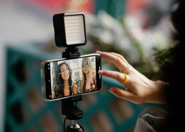 Bilde av populære trender på YouTube og TikTok